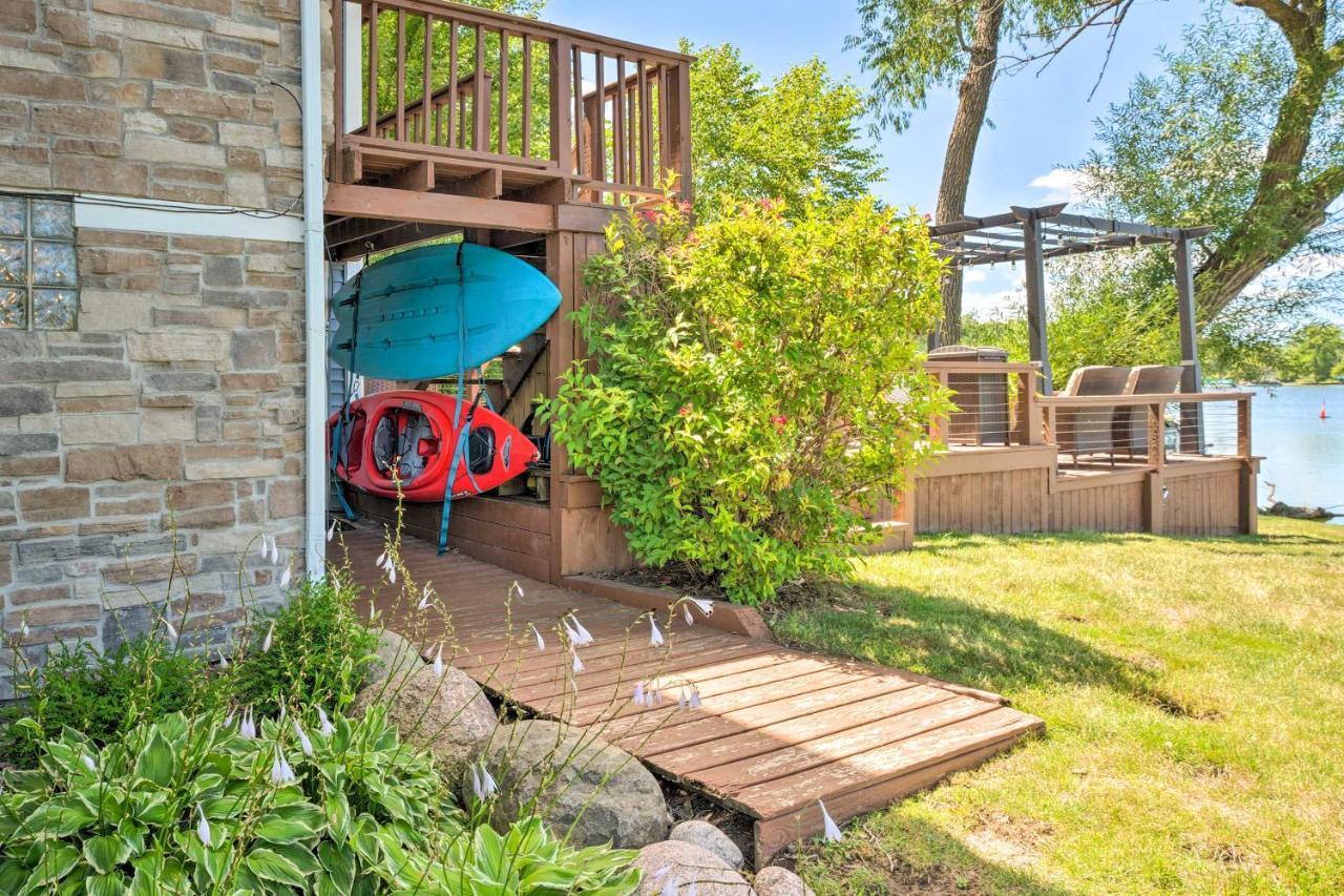 Lakefront Oasis With Boat Dock, Fire Pit, Grill Bristol Eksteriør billede