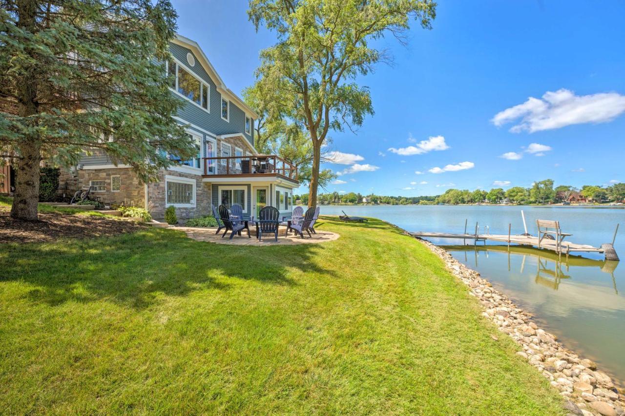 Lakefront Oasis With Boat Dock, Fire Pit, Grill Bristol Eksteriør billede